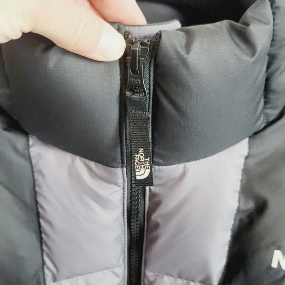 The North Face Lhotse Down Puffer Jacket in Smoked Pearl, sz Medium